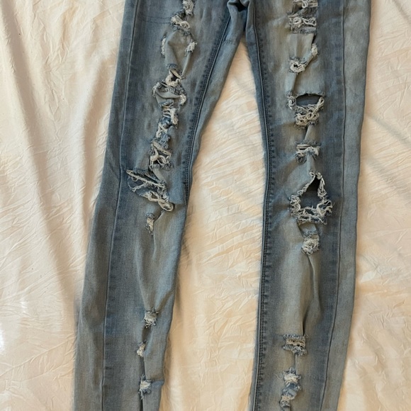 Cute Cut Out/Ripped Skinny Jeans - Picture 3 of 10